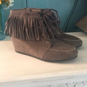 Maurices fringe wedges